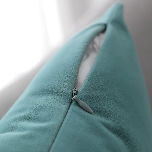 Set of 2 Aqua Blue Soft Velvet Pillow Covers 18 Inch Turquose Pillows Square Zip - Picture 8 of 10